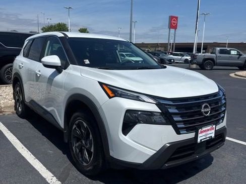 Certified 2026 Nissan Rogue SV AWD/4WD image 1