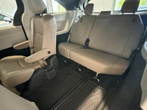 Certified 2024 Toyota Sienna Limited AWD/4WD image 19
