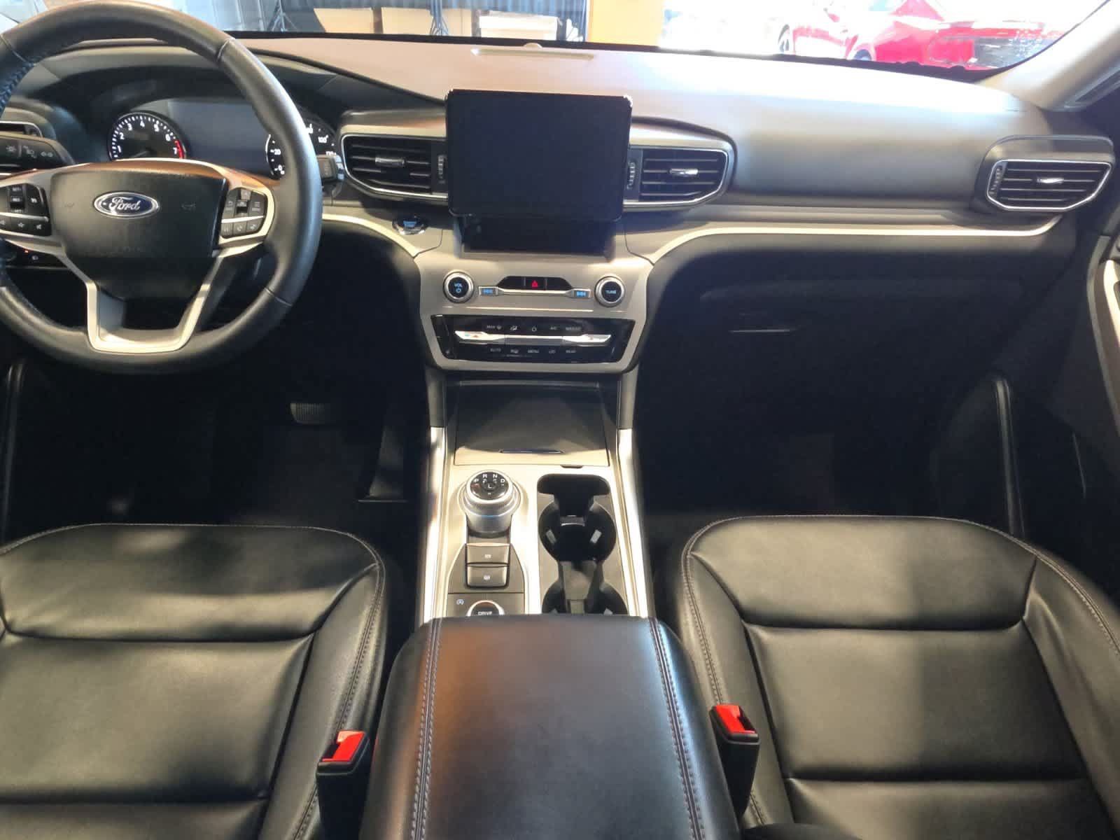 Used 2023 Ford Explorer XLT w/ Equipment Group 202A AWD/4WD image 28