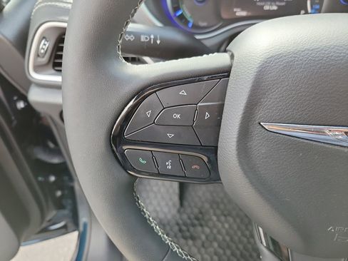 Used 2022 Chrysler Pacifica Touring-L w/ S Appearance Package image 31