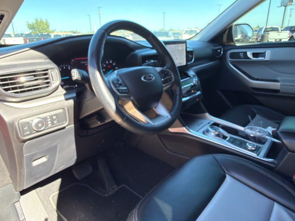 Used 2022 Ford Explorer XLT w/ Equipment Group 202A AWD/4WD image 24
