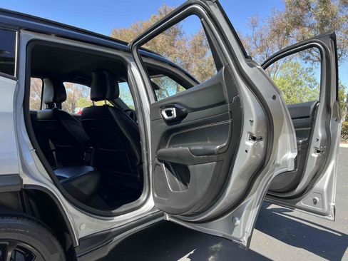 Used 2023 Jeep Compass Latitude AWD/4WD image 45