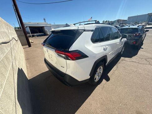 Used 2021 Toyota RAV4 XLE w/ Carpet Mat Package (TMS) FWD image 13