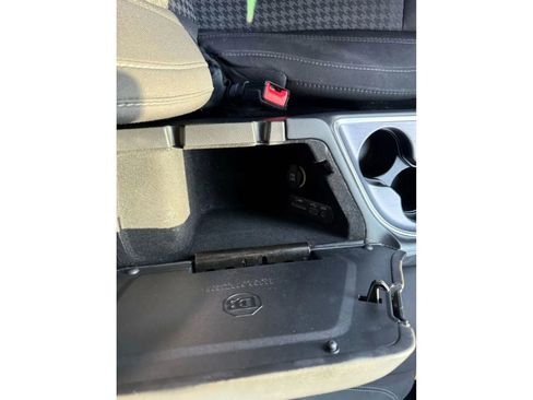 Used 2016 Dodge Challenger SXT RWD image 30