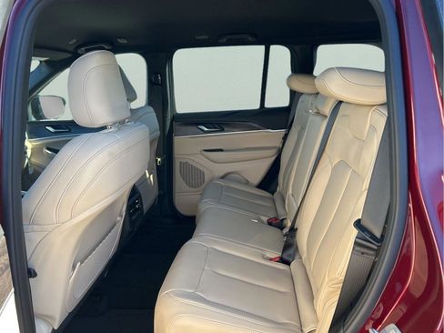 New 2025 Jeep Grand Cherokee Limited w/ Black Appearance Package image 27