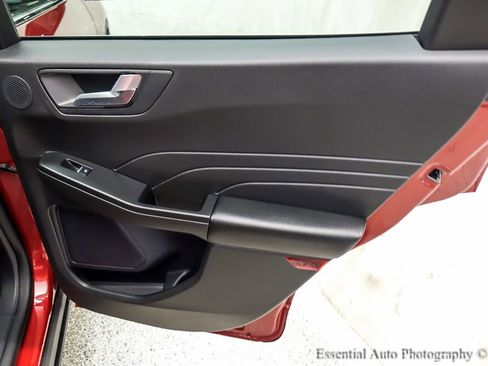 Used 2024 Ford Escape Platinum w/ Premium Technology Package image 25