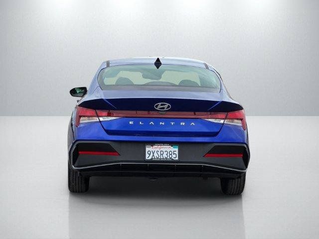 Used 2026 Hyundai Elantra SE FWD image 5