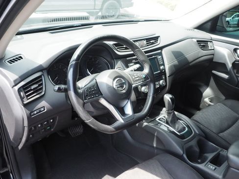 Used 2019 Nissan Rogue SV w/ Premium Package FWD image 9