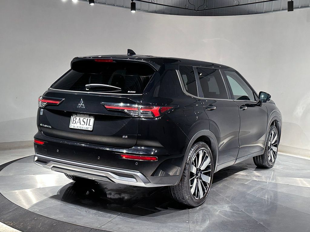 Used 2025 Mitsubishi Outlander AWD image 11