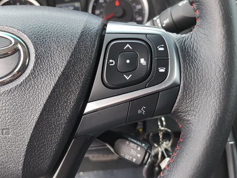 Used 2017 Toyota Camry SE FWD image 17