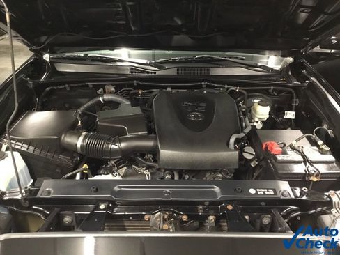 Used 2017 Toyota Tacoma SR5 image 38