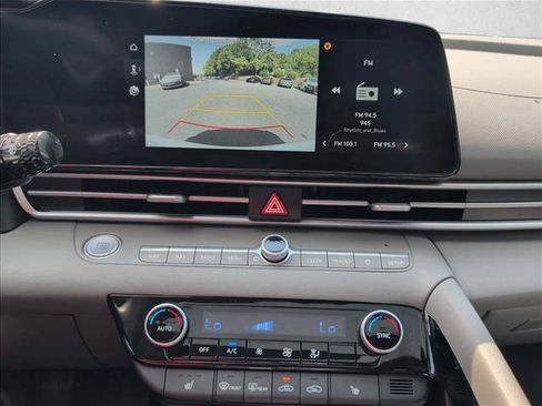 Used 2025 Hyundai Elantra SEL FWD image 18