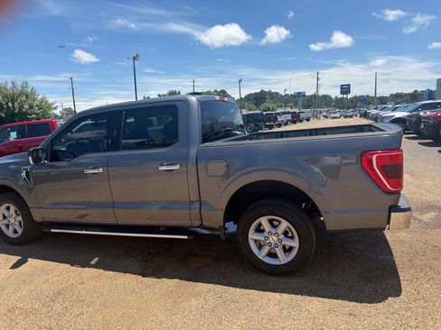 Used 2022 Ford F150 XLT w/ Equipment Group 302A High RWD image 18