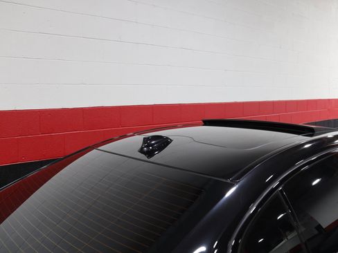 Used 2017 BMW M760i xDrive image 10