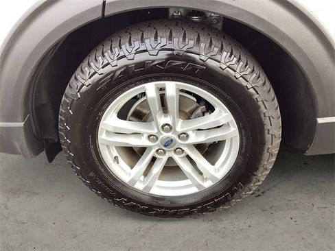 Used 2020 Ford Explorer XLT image 14