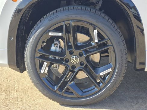 New 2026 Volkswagen Tiguan SE R-Line image 10