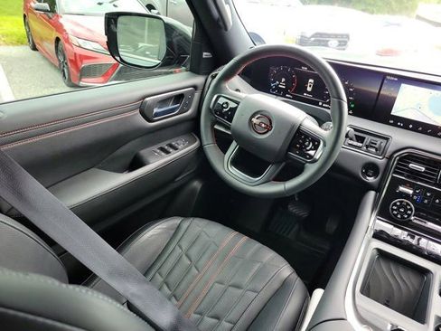 Used 2025 Nissan Armada PRO-4X w/ Pro-4X Premium Package AWD/4WD image 22