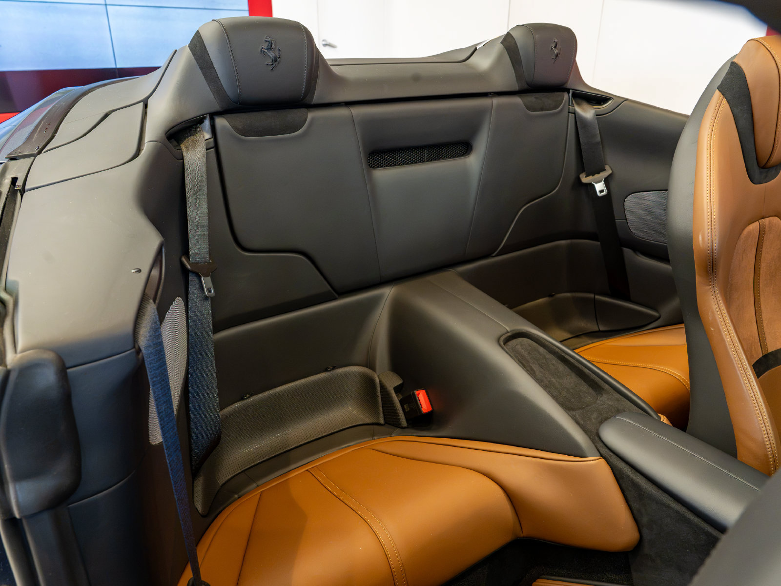 Used 2025 Ferrari Roma Spider RWD image 23