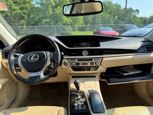 Used 2014 Lexus ES 350 w/ Luxury Package FWD image 7