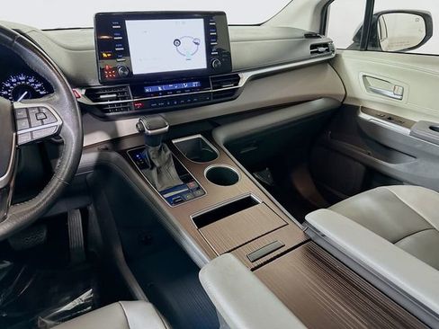 Used 2021 Toyota Sienna XLE image 24