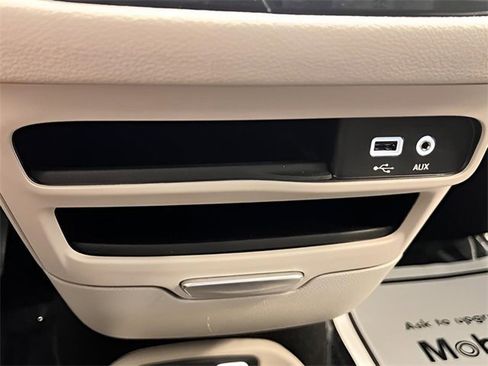 Used 2019 Chrysler Pacifica Limited image 32