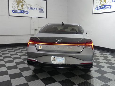 Used 2022 Hyundai Elantra SEL w/ Convenience + Premium Package FWD image 8