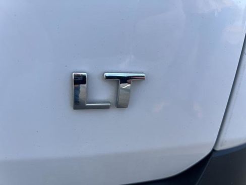 Used 2023 Chevrolet Traverse LT image 15