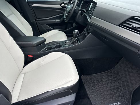 Used 2021 Volkswagen Jetta R-Line image 14