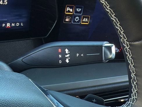 Used 2025 Chevrolet Traverse LT image 29