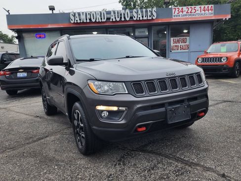 Used 2019 Jeep Compass Trailhawk w/ Leather Interior Group AWD/4WD image 7