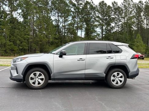 Used 2021 Toyota RAV4 LE AWD/4WD image 2