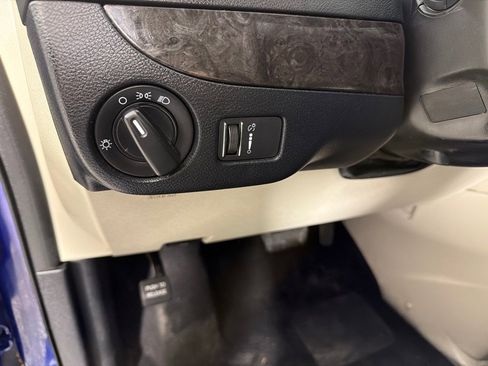 Used 2019 Dodge Grand Caravan SE w/ UConnect Hands-Free Group image 14