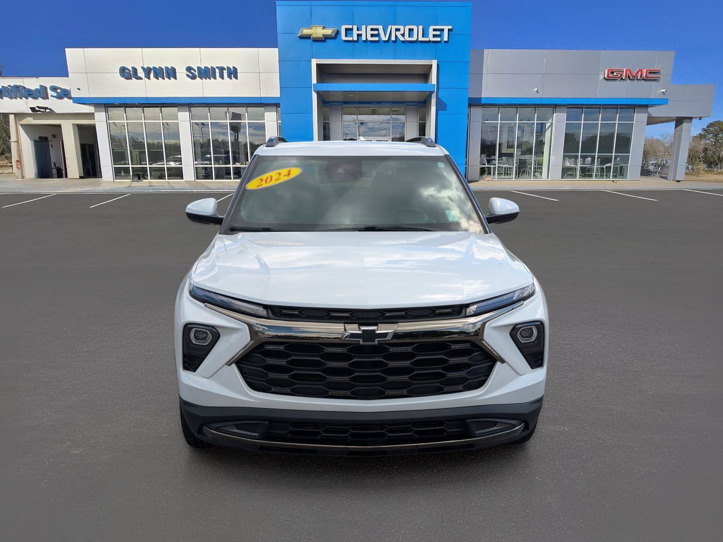 Used 2024 Chevrolet TrailBlazer ACTIV w/ Driver Confidence Package FWD image 2