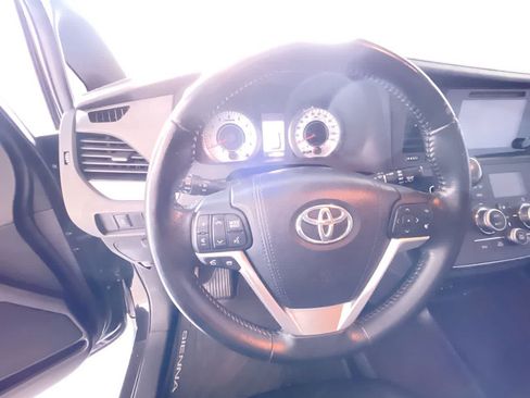 Used 2015 Toyota Sienna SE FWD image 14