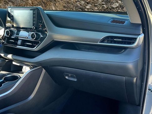 Used 2022 Toyota Highlander LE image 15