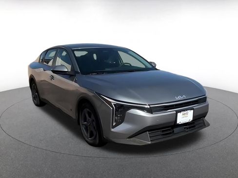 Used 2025 Kia K4 FWD image 3