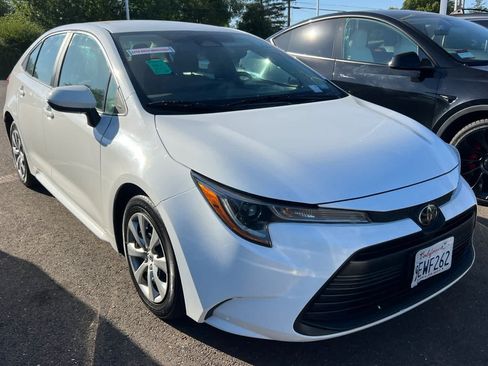 Used 2023 Toyota Corolla LE FWD image 3