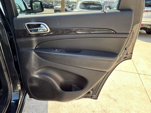 Used 2012 Jeep Grand Cherokee Laredo AWD/4WD image 15