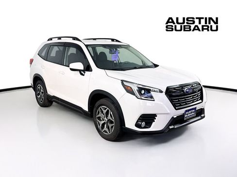Used 2022 Subaru Forester Premium image 1