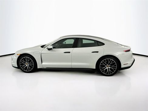 Used 2022 Porsche Taycan image 8