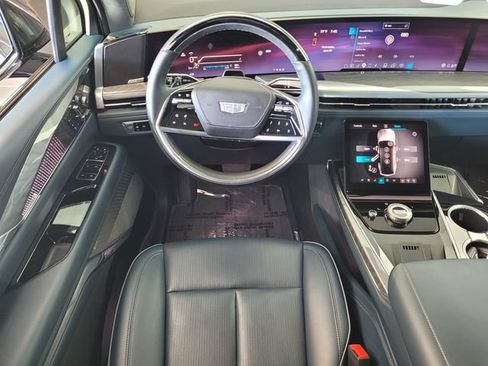 Certified 2025 Cadillac Escalade IQ Luxury 2 w/ LPO, Premium Carpet Package AWD/4WD image 16
