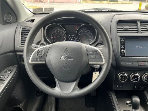 Used 2023 Mitsubishi Outlander Sport ES image 5