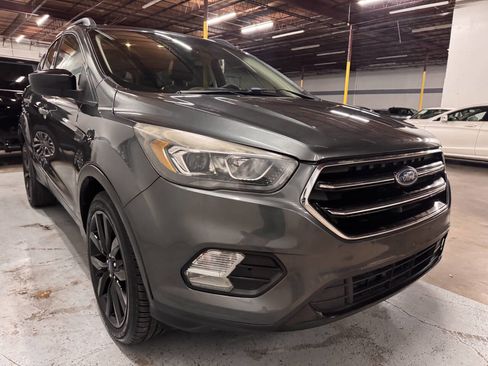 Used 2017 Ford Escape SE w/ Equipment Group 201A image 5