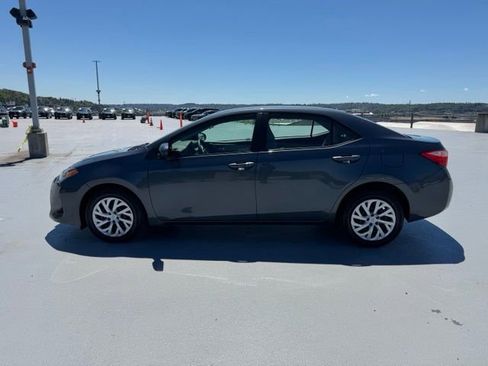 Used 2017 Toyota Corolla LE FWD image 6