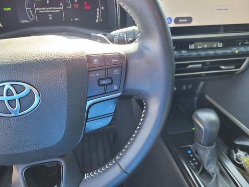 Used 2025 Toyota Camry SE FWD image 23