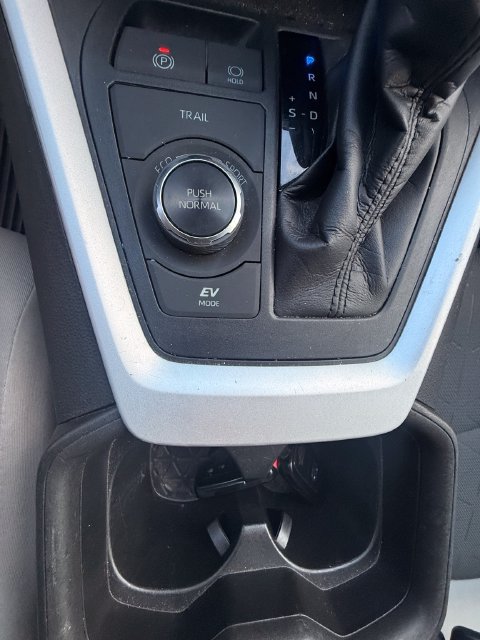 Used 2021 Toyota RAV4 XLE w/ XLE Grade Weather Package AWD/4WD image 20