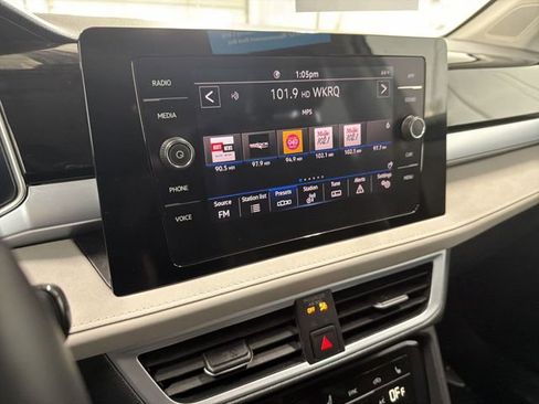 Used 2025 Volkswagen Taos SE FWD image 23