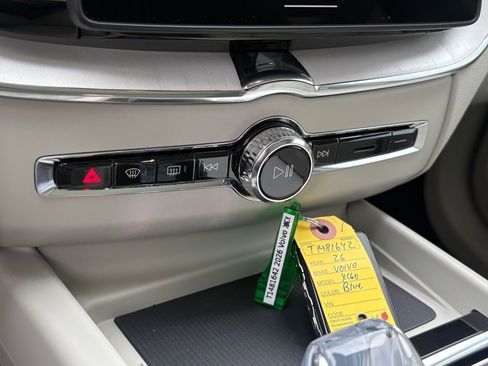 New 2026 Volvo XC60 B5 Ultra w/ Protection Package Premier AWD/4WD image 16