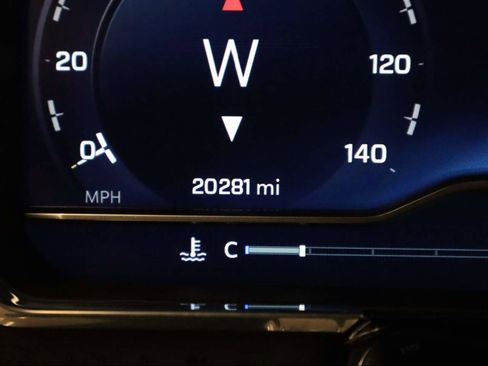 Used 2025 Chevrolet Silverado 2500 LT w/ Convenience Package image 8