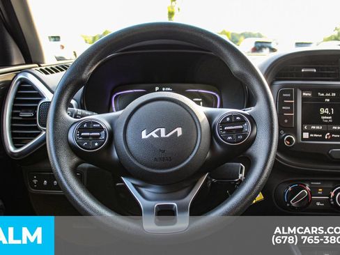 Used 2025 Kia Soul LX w/ LX Technology Package FWD image 24